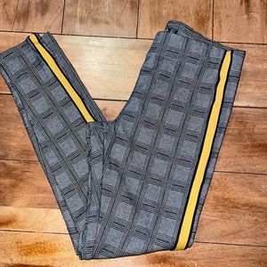 Stoosh black and white skinny leggings with stripe size Medium- NWOT